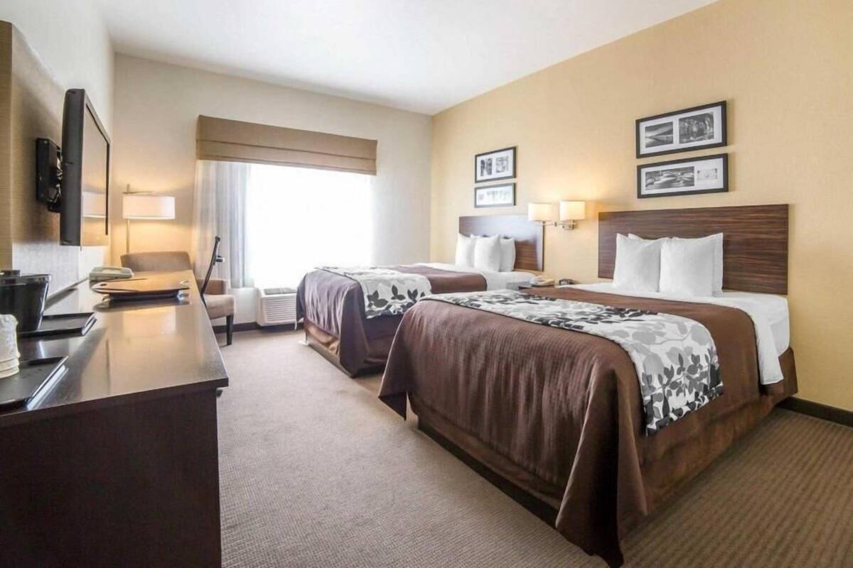 Premium bedding, pillowtop beds, in-room safe, desk
