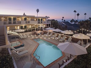 Outdoor pool, pool umbrellas, sun loungers