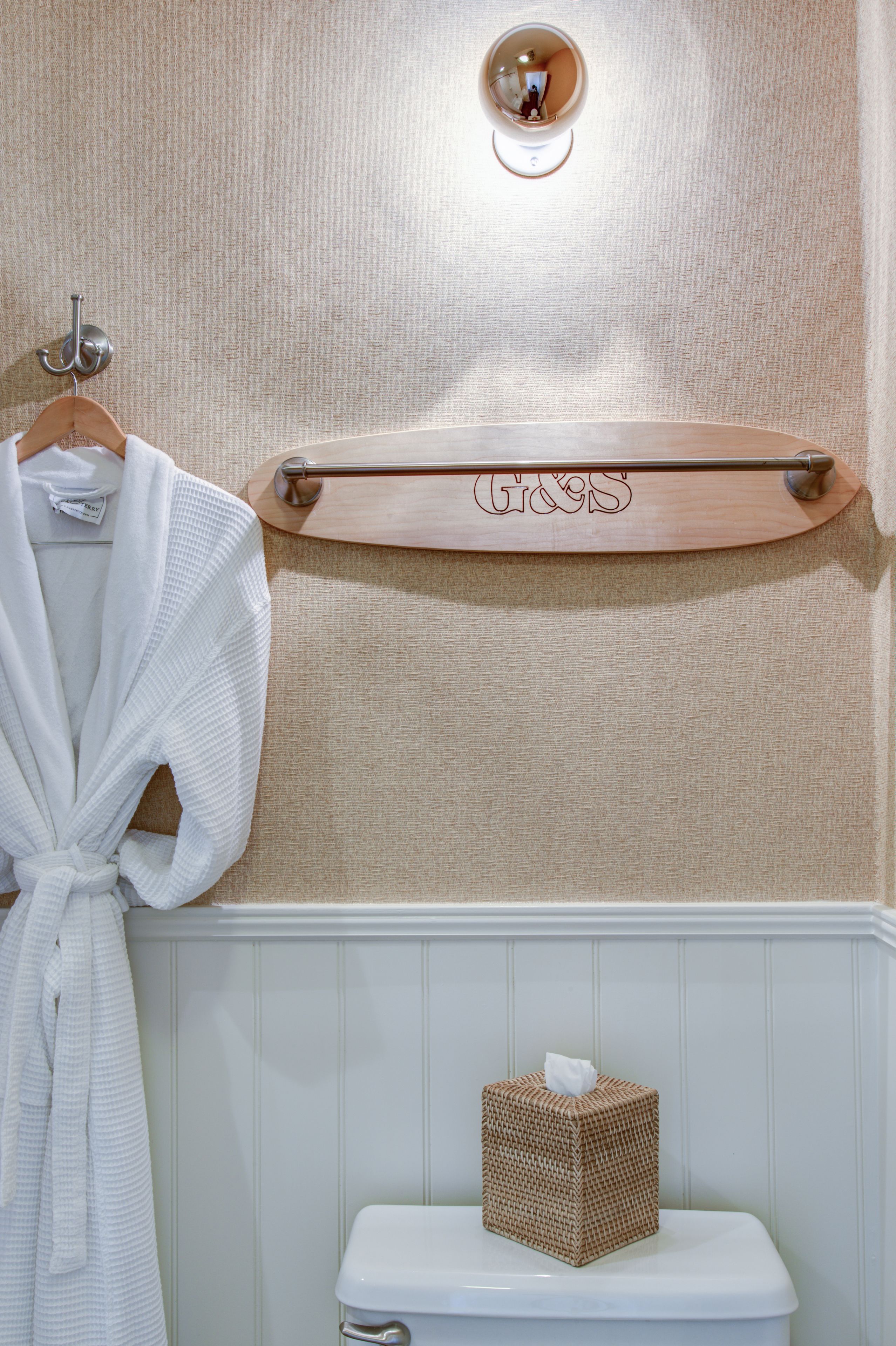 combined shower/bathtub, hair dryer, bathrobes, towels