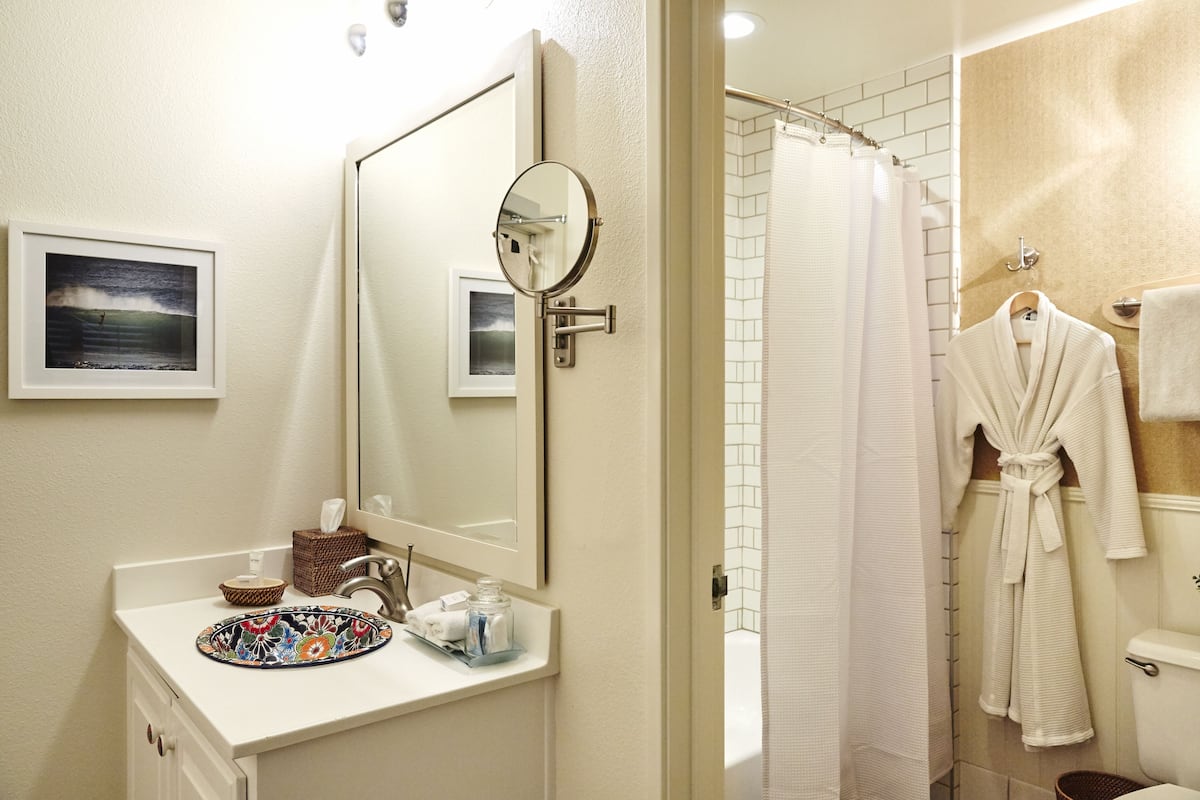 combined shower/bathtub, hair dryer, bathrobes, towels