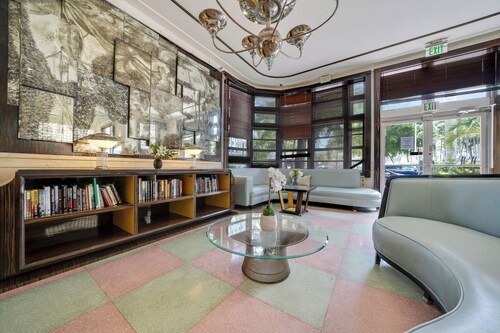 Greenview Hotel by Lowkl