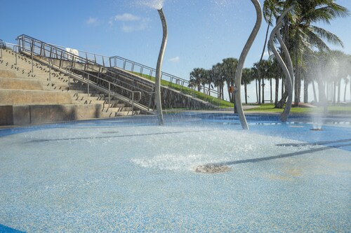 Greenview Hotel by Lowkl