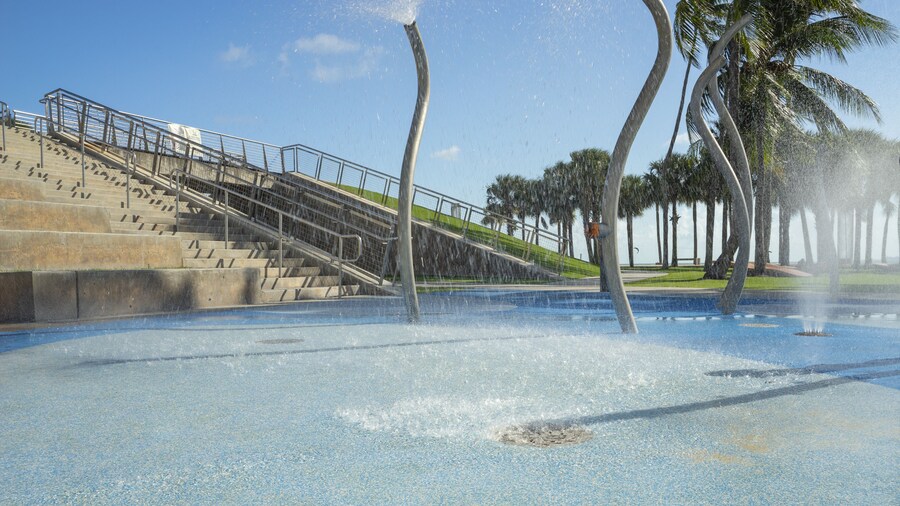 Greenview Hotel by Lowkl