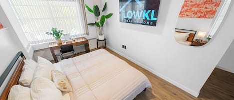 Habitación superior, 1 cama de matrimonio grande, cocina básica | Ropa de cama de alta calidad, edredones de plumas, caja fuerte