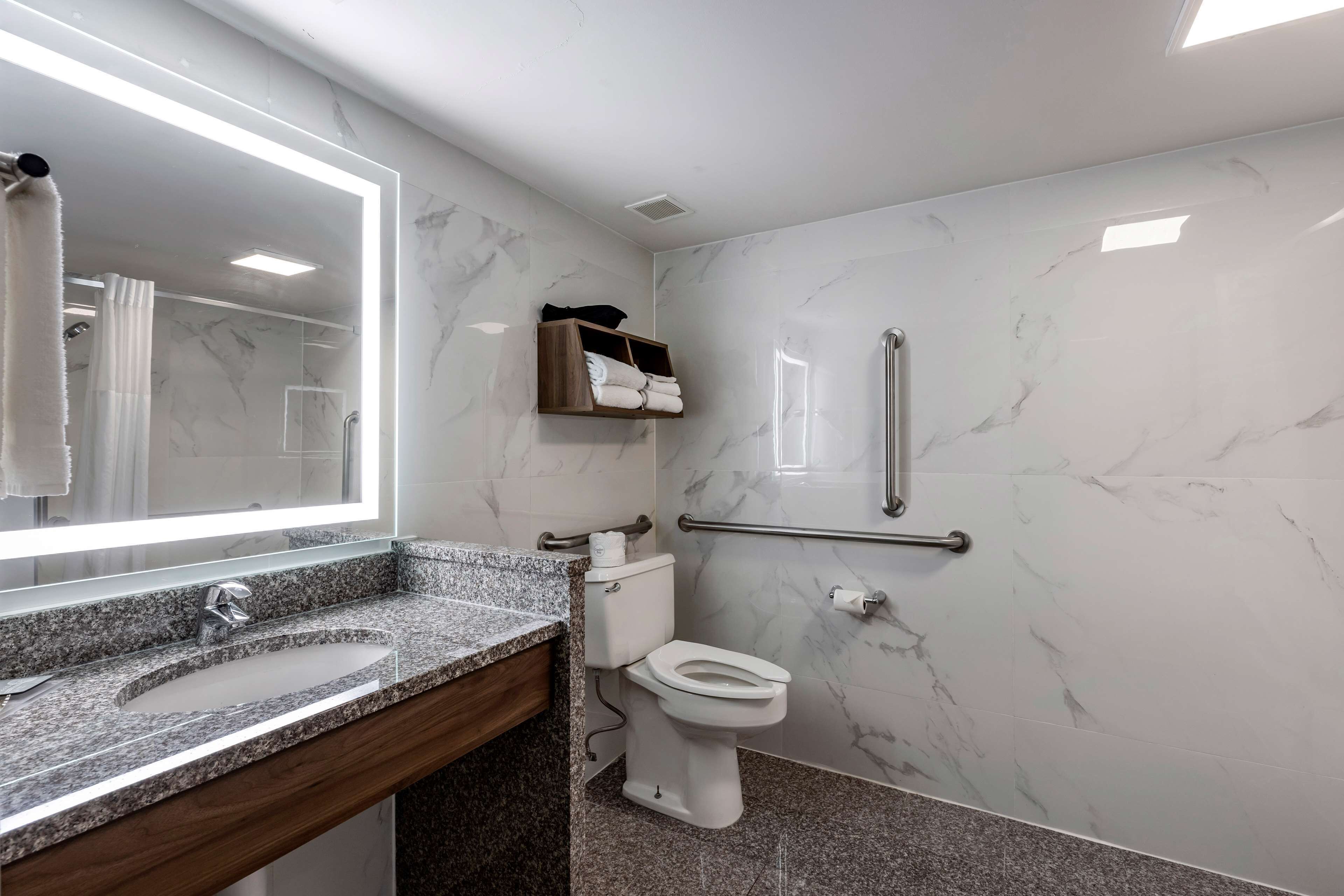 standard room, 1 king bed, accessible, bathtub | desk, laptop workspace, blackout curtains, iron/ironing board