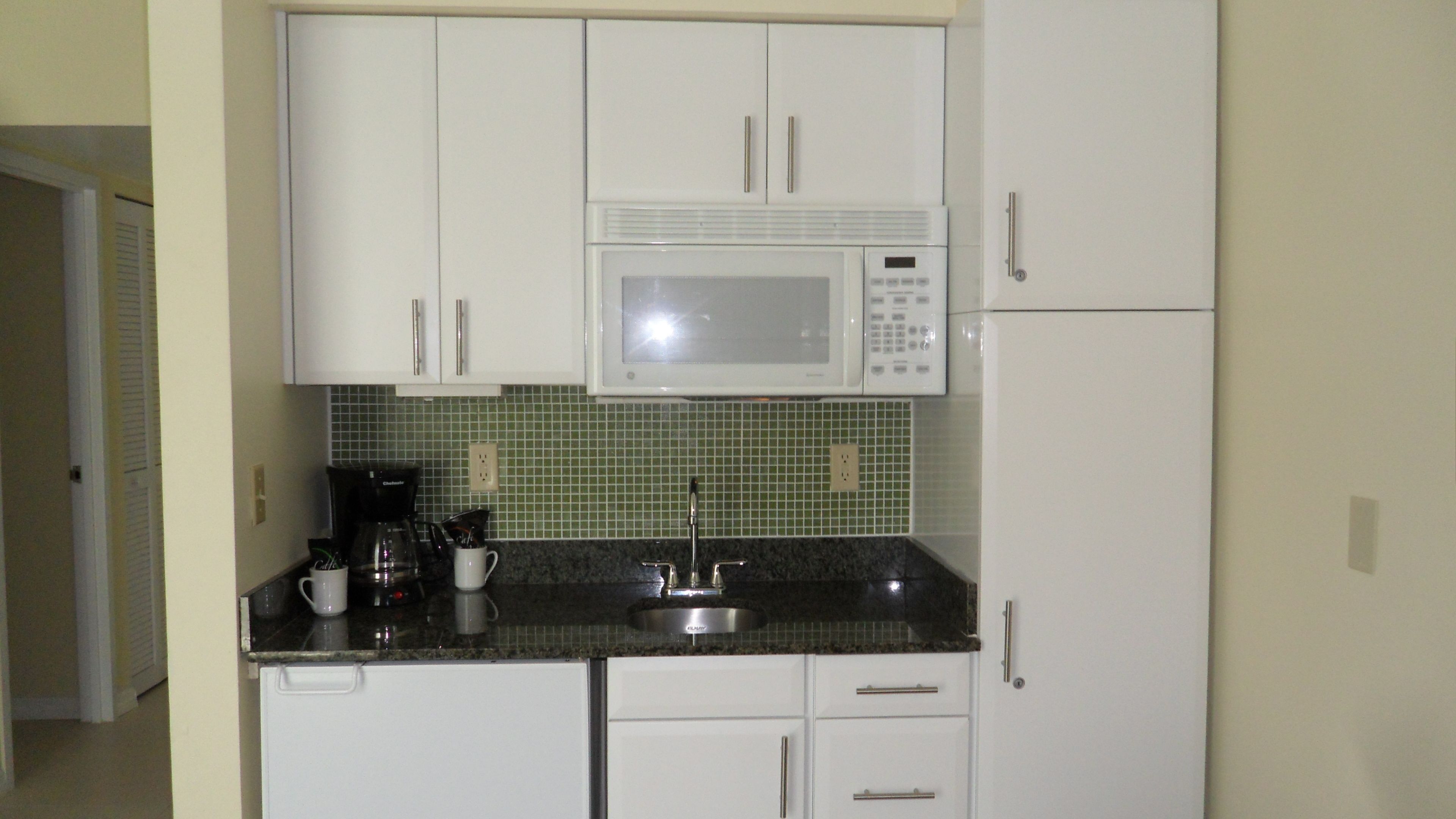 雪櫃、微波爐、咖啡機/沖茶器、廚房用具/餐具/器皿