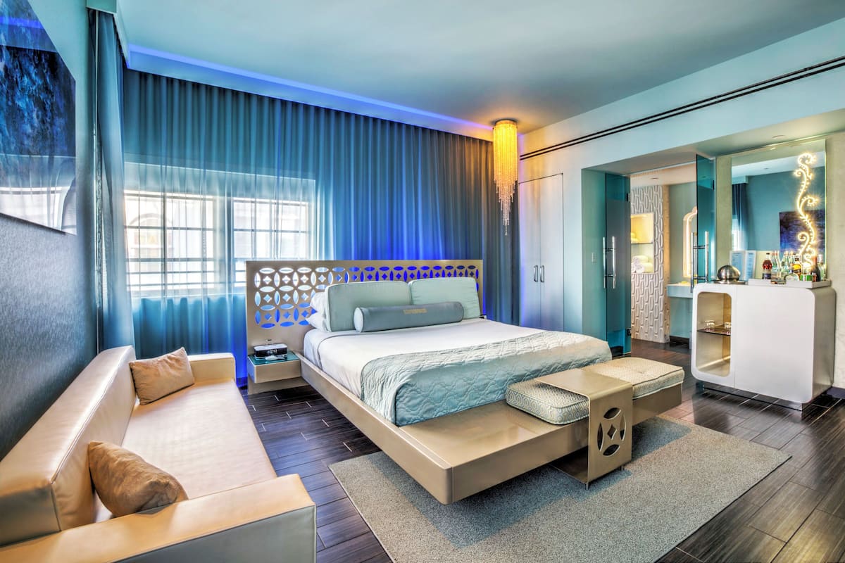 Lakens van Egyptisch katoen, luxe beddengoed, een kluis op de kamer