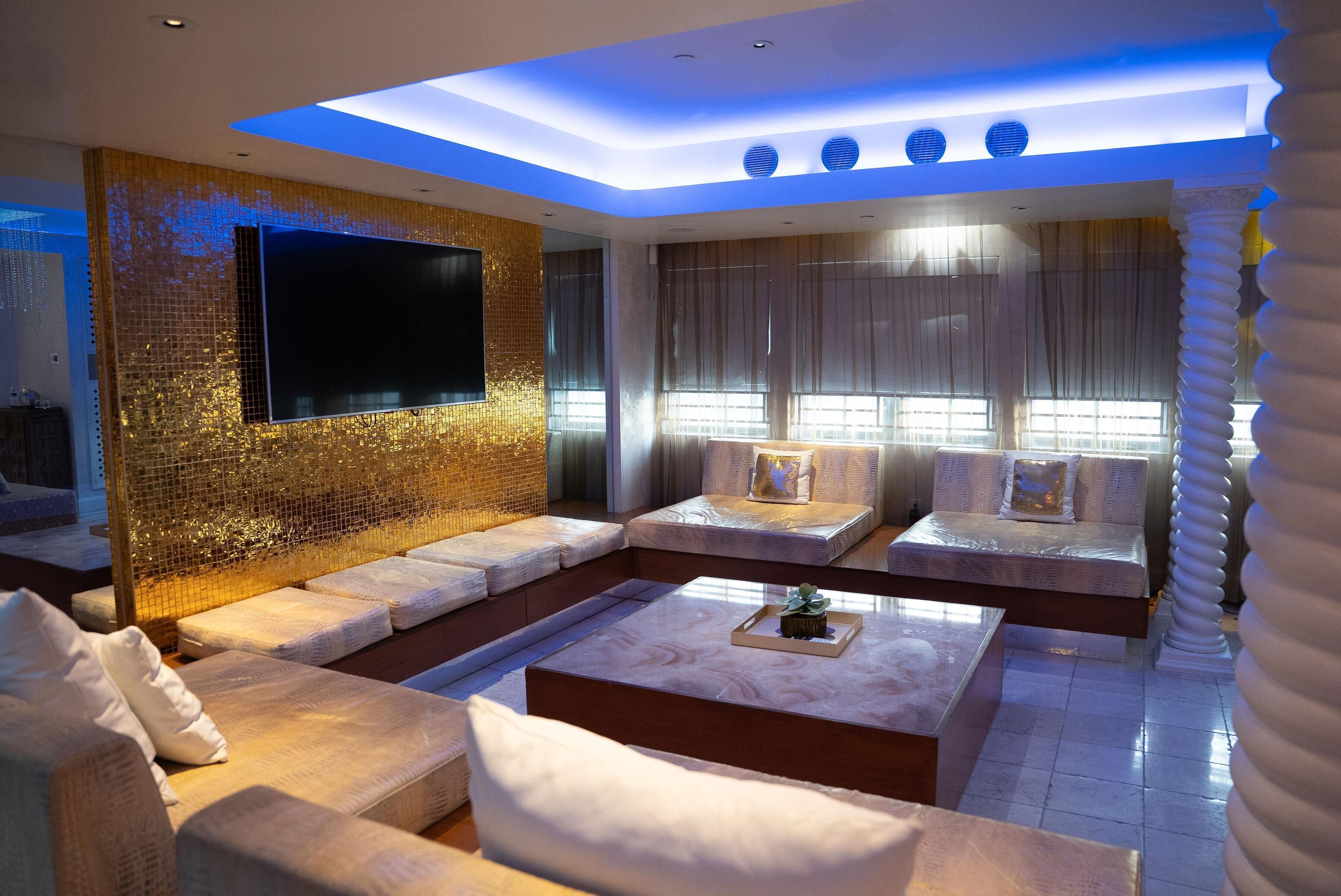 Egyptian cotton sheets, premium bedding, in-room safe, desk