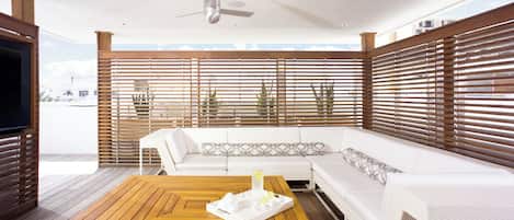 Suite, 1 King Bed (SUN) | Egyptian cotton sheets, premium bedding, in-room safe, desk