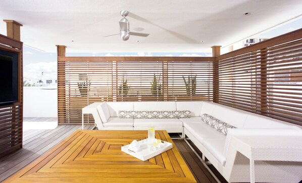 Suite, 1 très grand lit (SUN) | Draps en coton égyptien, literie de qualité supérieure