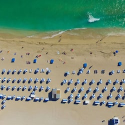 Beach nearby, white sand, sun loungers, beach towels