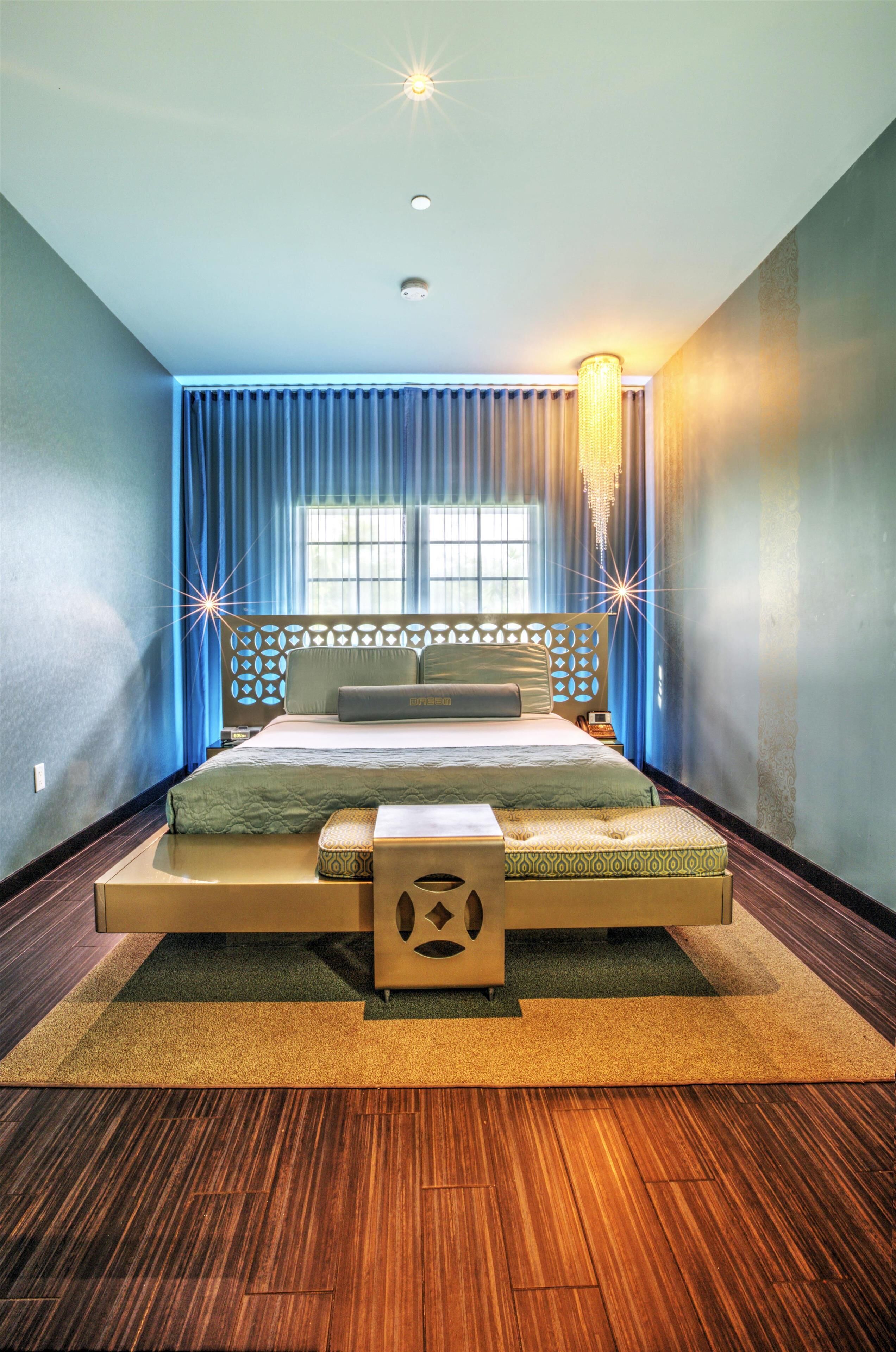 Lakens van Egyptisch katoen, luxe beddengoed, een kluis op de kamer