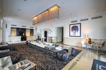 Hotel entrance and lobby at Dream South Beach, by Hyatt