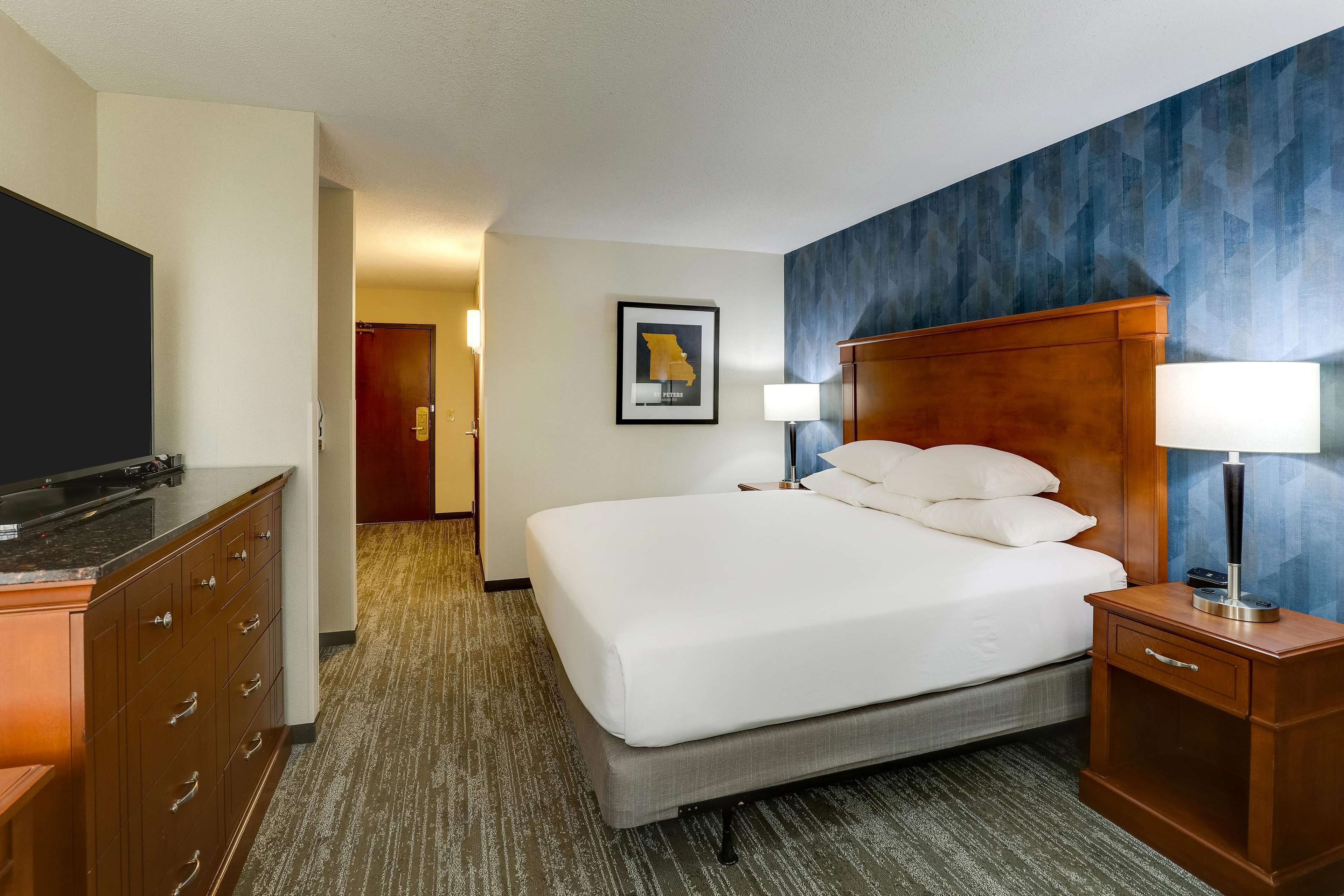 Desk, blackout drapes, iron/ironing board, free cribs/infant beds