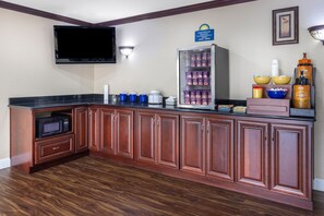 Breakfast area - Days Inn by Wyndham St. Robert Waynesville/Ft. Leonard Wood (St. Robert)