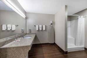 Room, 1 King Bed, Accessible, Non Smoking (Mobility) | Bathroom - Days Inn by Wyndham St. Robert Waynesville/Ft. Leonard Wood (St. Robert)