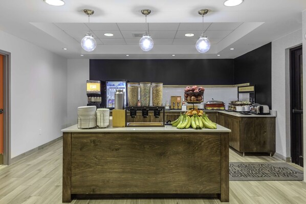 Free daily buffet breakfast - Hampton Inn Sarasota - I-75 Bee Ridge (Sarasota)