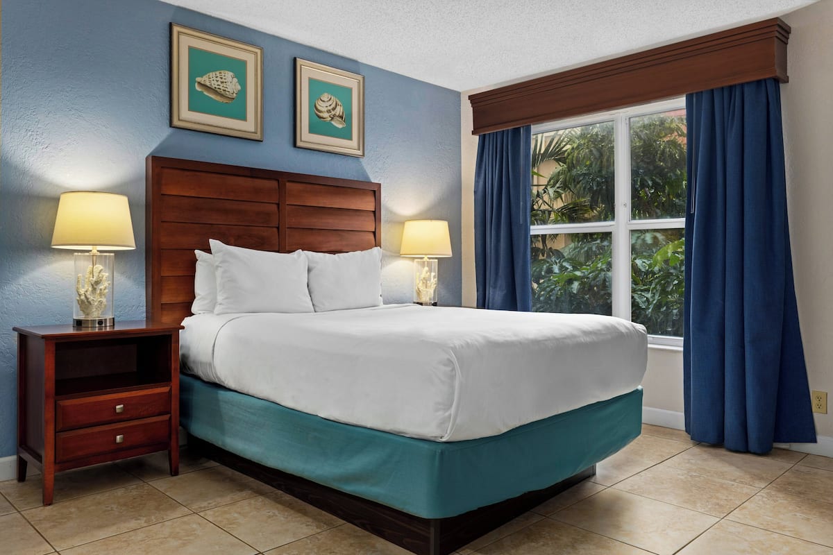 Studio | Värdeförvaringsskåp på rummet och mörkläggningsgardiner