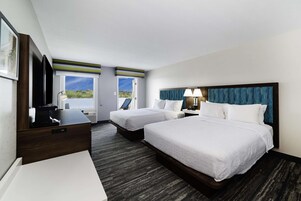 Cortinas blackout, tabla de planchar con plancha y wifi gratis 