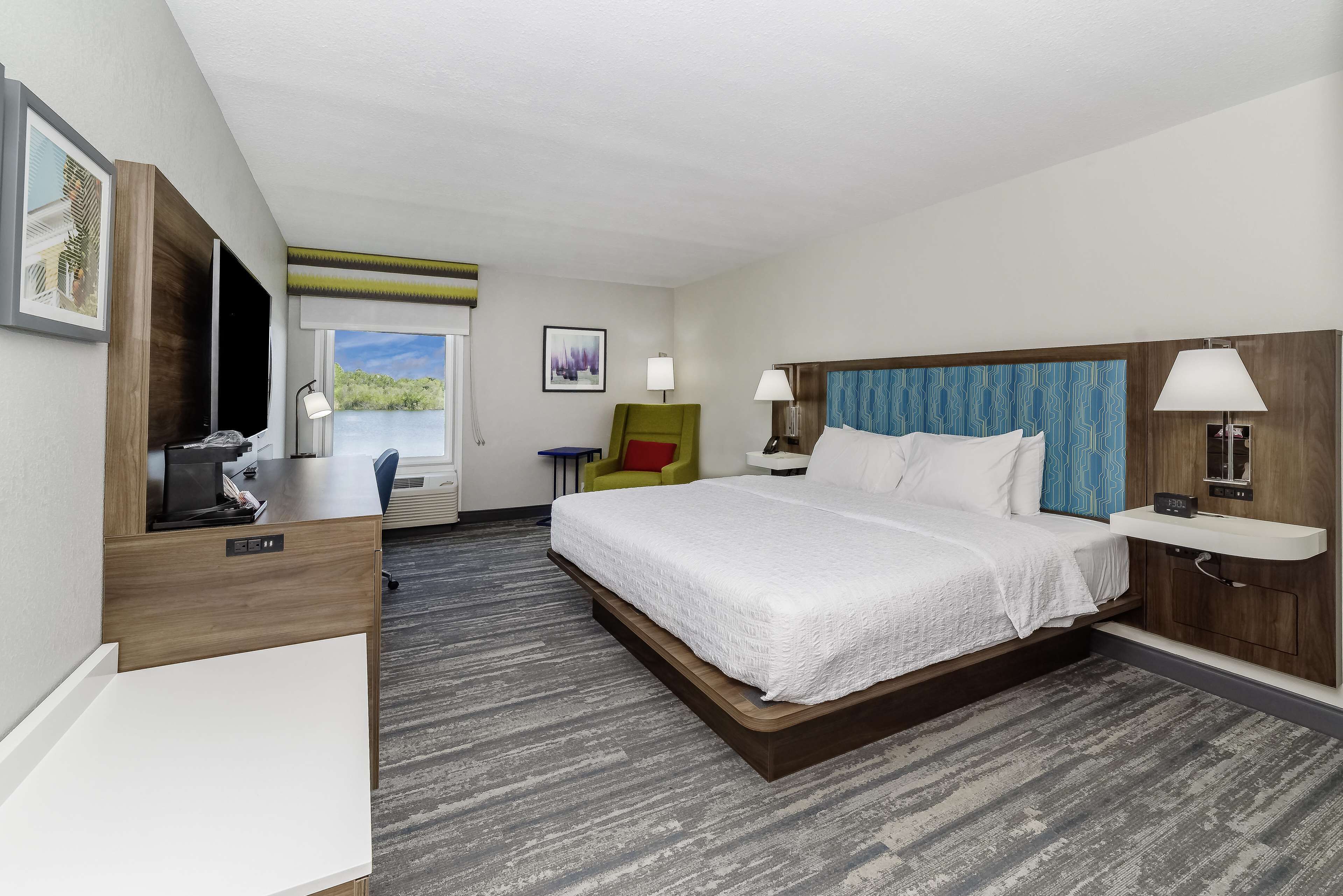 room, 1 king bed, lake view | blackout curtains, iron/ironing board, free wifi, bed sheets