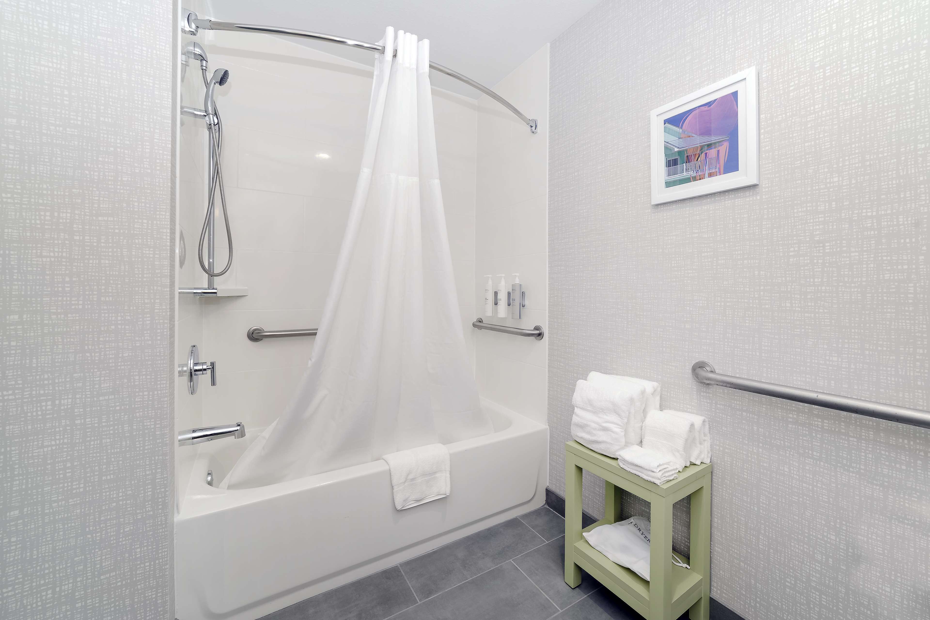 room, 1 king bed, accessible, non smoking | bathroom | free toiletries, hair dryer, towels