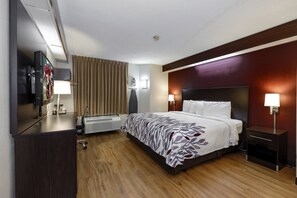 Superior Room, 1 King Bed, Non Smoking | Desk, laptop workspace, iron/ironing board, rollaway beds