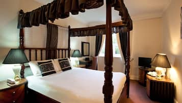 In-room safe, desk, bed sheets