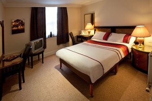 Chambre Double Standard | Coffres-forts dans les chambres, bureau, draps fournis