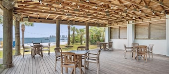 베스트 웨스턴 나바르 워터프론트