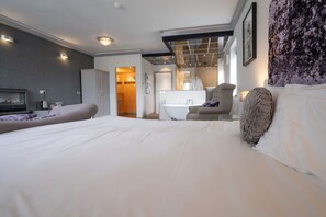 Executive Suite, 1 Double Bed | Laptop workspace, blackout drapes, iron/ironing board, free WiFi