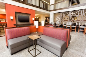 Lobby - Drury Inn & Suites St. Louis Airport (St. Louis)