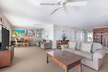 Bar (on property) at Hilton Vacation Club Charter Club Naples Bay