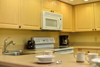 Full-size fridge, microwave, oven, stovetop at Hilton Vacation Club Charter Club Naples Bay
