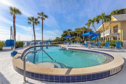 Hilton Vacation Club Charter Club Naples Bay