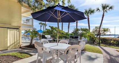 Hilton Vacation Club Charter Club Naples Bay