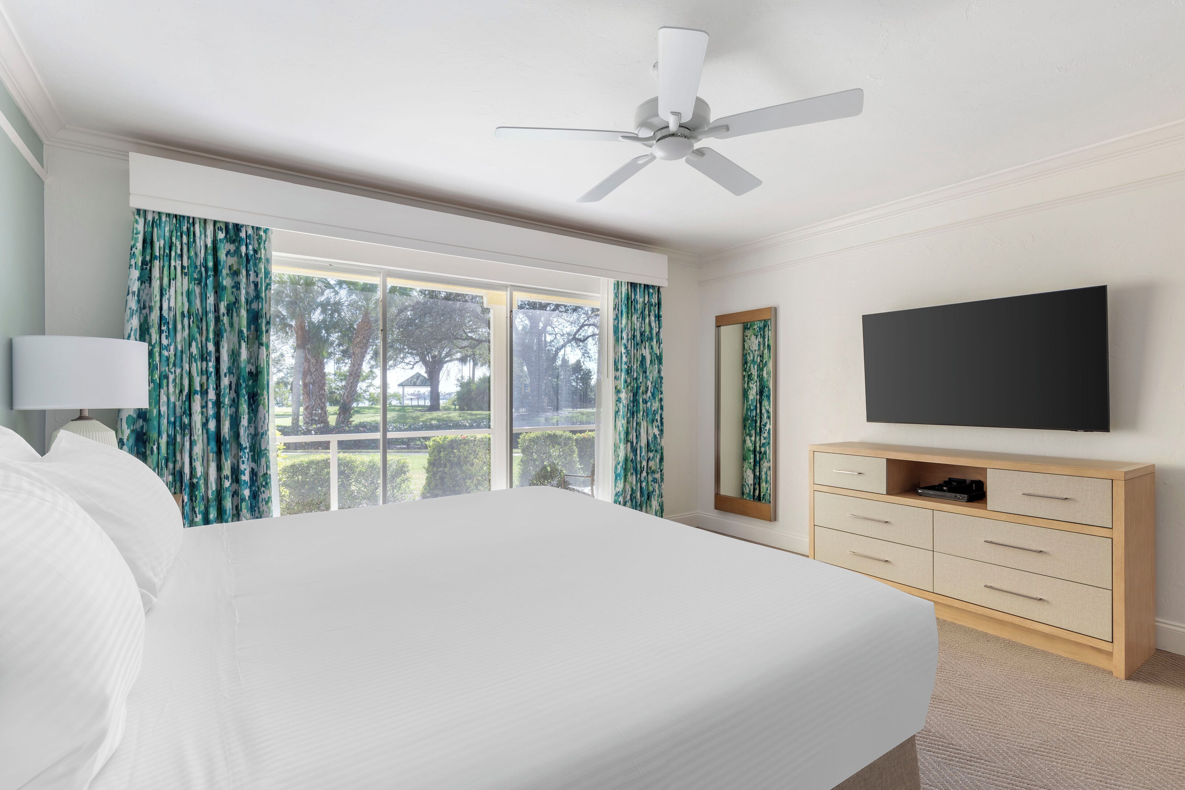 2 bedrooms, premium bedding, in-room safe, desk