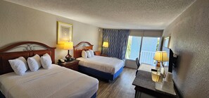 In-room safe, desk, blackout drapes, bed sheets - Days Inn by Wyndham Orlando Downtown (Orlando)