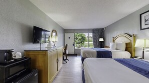 In-room safe, desk, blackout drapes, bed sheets - Days Inn by Wyndham Orlando Downtown (Orlando)