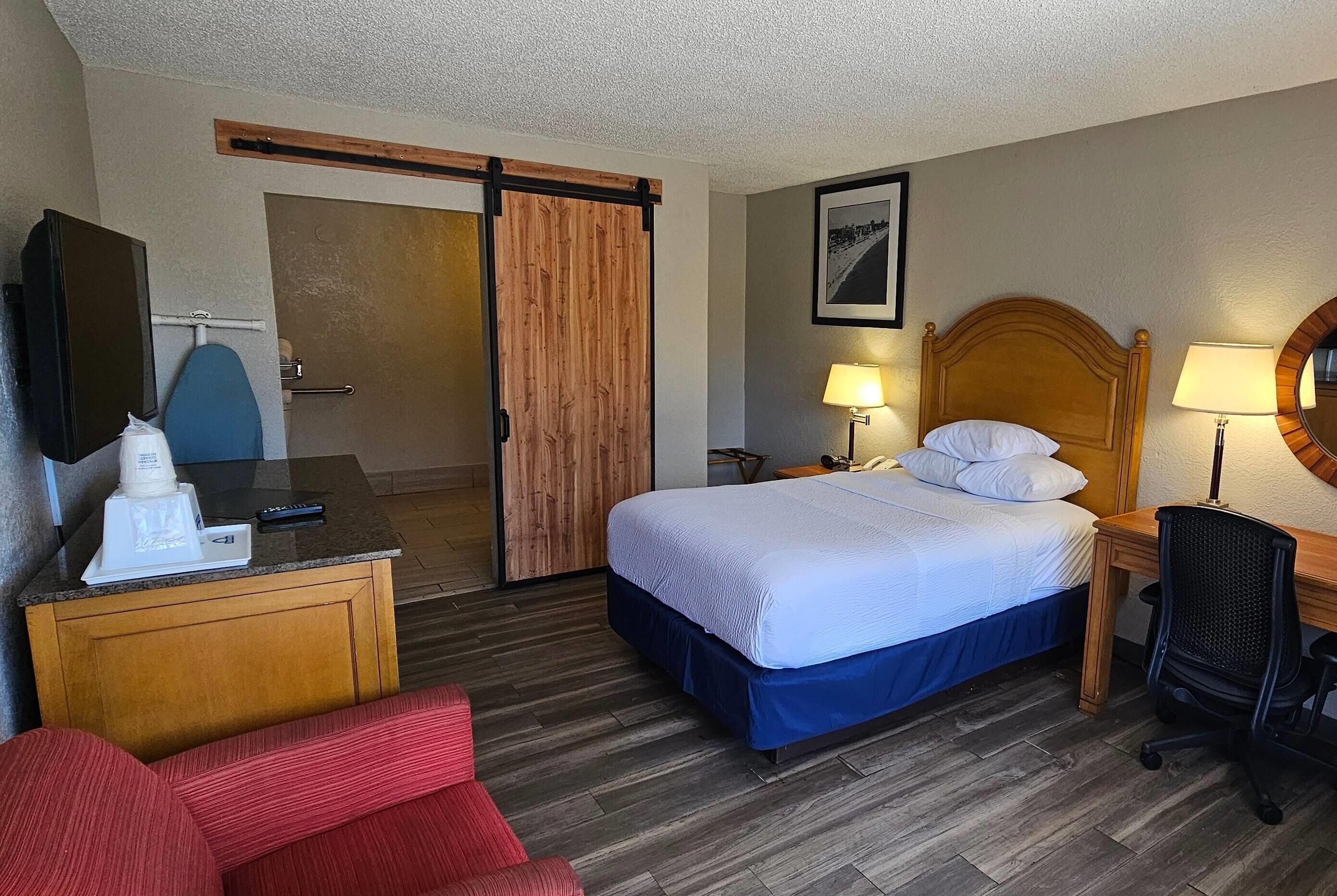 Caja de seguridad en la habitación, escritorio y cortinas blackout 