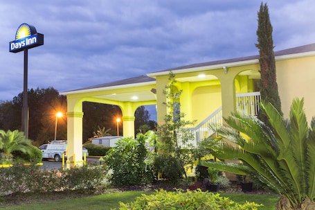 Extérieur. Days Inn by Wyndham Lamont/Monticello