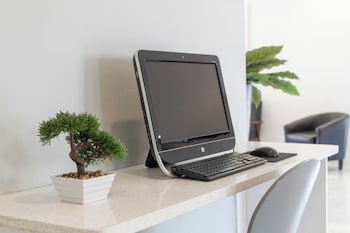 Business center at Orlando International Drive North Hotel