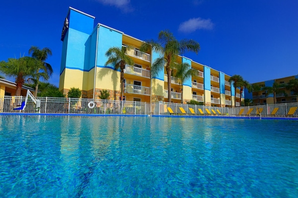 Outdoor pool, open 8:00 AM to 10:00 PM, pool umbrellas, sun loungers