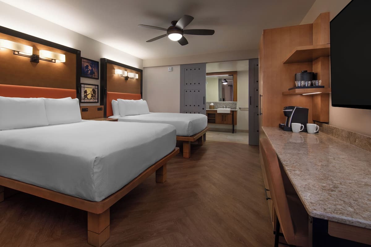 Caja de seguridad en la habitación y escritorio