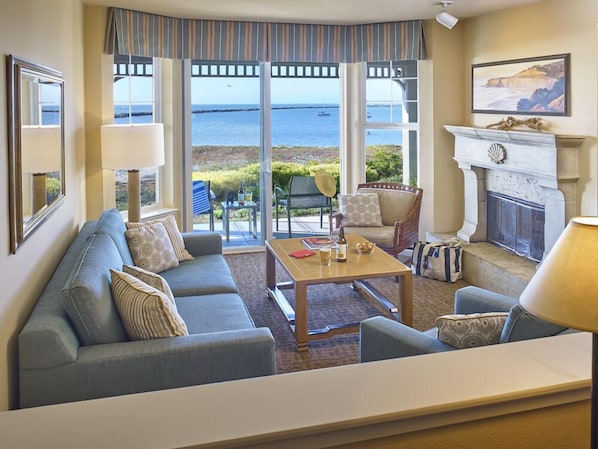 Suite, Ocean View | Living room