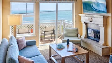 Penthouse Suite, 1 King Bed with Sofabed, Ocean View | Ropa de cama de alta calidad y edredón
