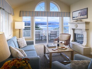 Suite, 1 King Bed with Sofabed, Partial Ocean View | Living room