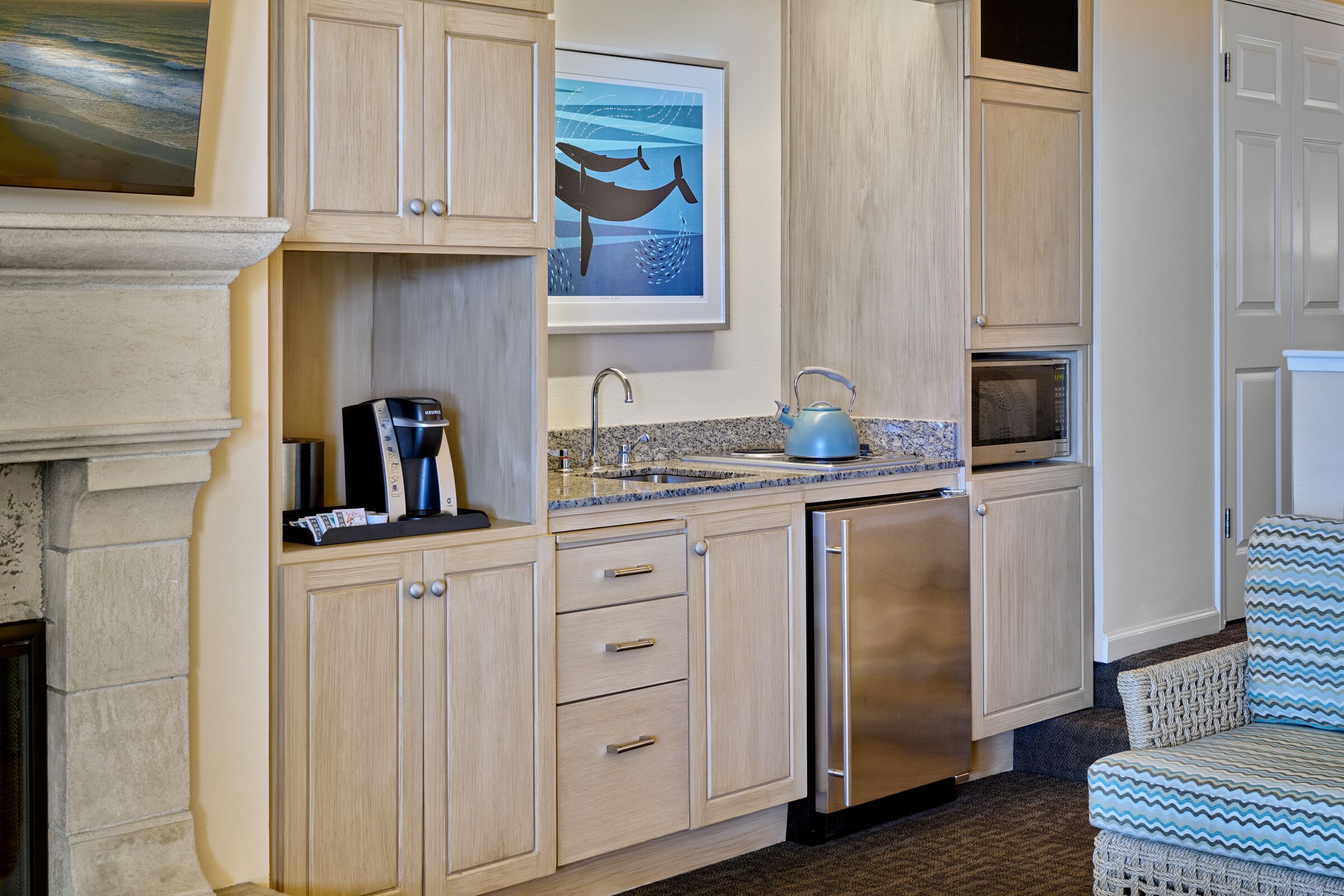 premium bedding, down duvets, in-room safe, desk