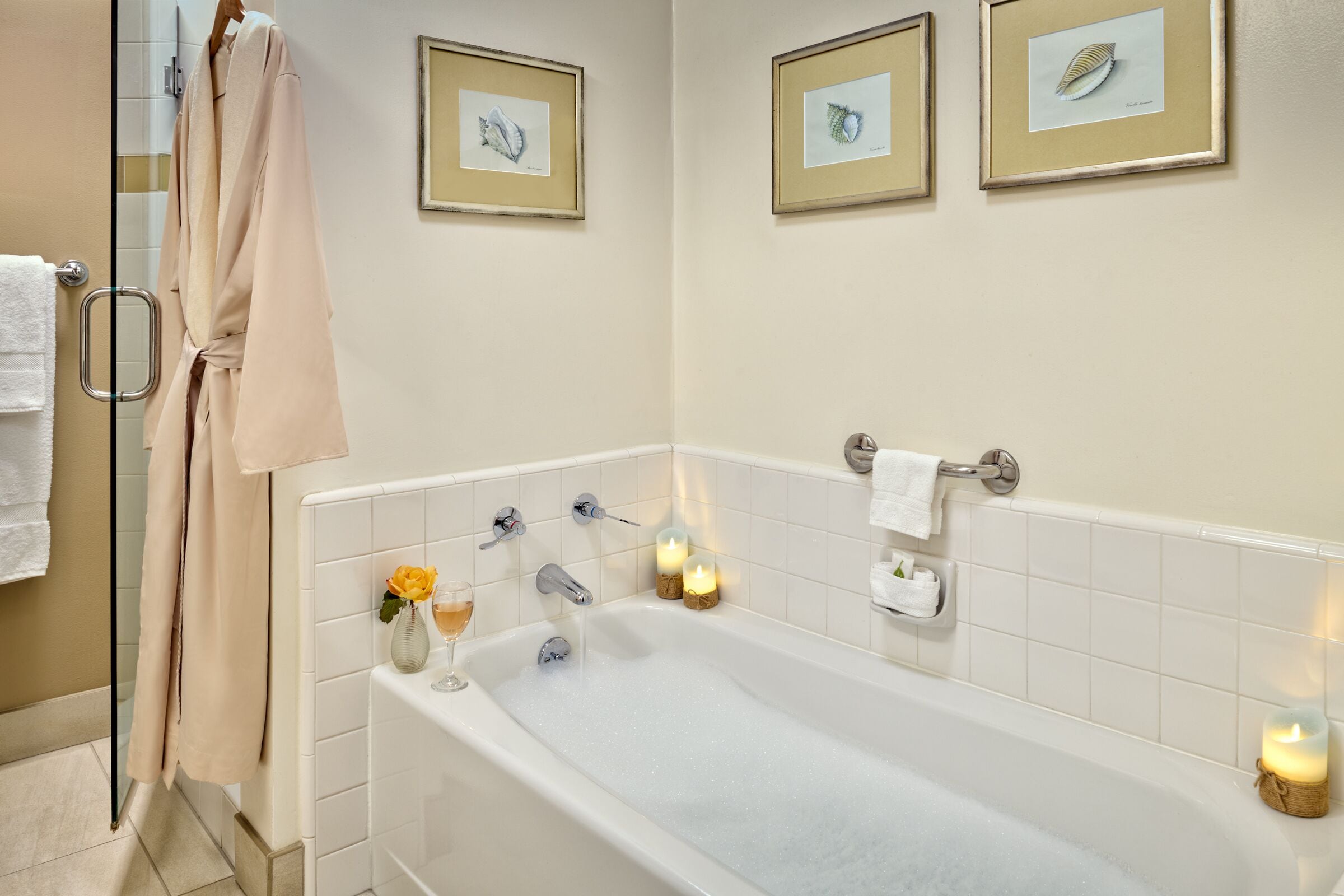 premium bedding, down duvets, in-room safe, desk