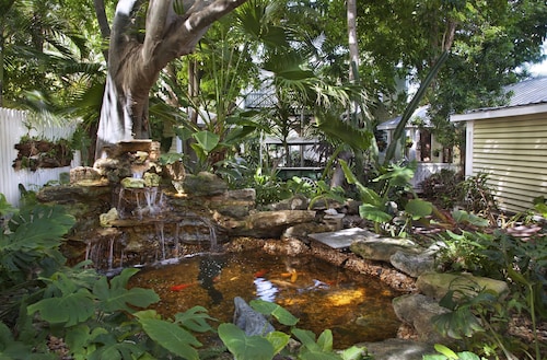 Island City House Hotel