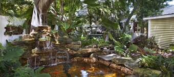 Island City House Hotel